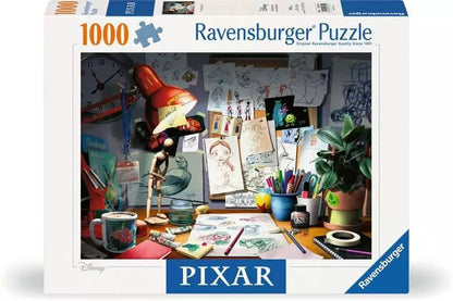 Disney Pixar - A művész asztala Ravensburger 1000 darabos kirakó puzzle (RA-12000302) - puzzlegarden