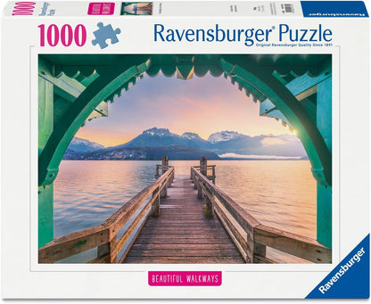 Gyönyörű Gyalogutak - Gyaloghíd az Annecy - tónál, Franciaország Ravensburger 1000 darabos kirakó puzzle (RA-12001762) - puzzlegarden