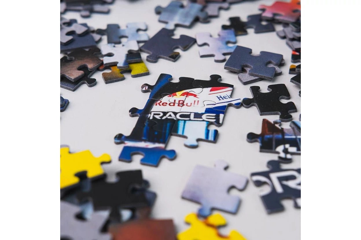 Red Bull Racing – Sebesség és precizitás Trefl 1000 darabos kirakó puzzle (TR-F1-1005285) - puzzlegarden