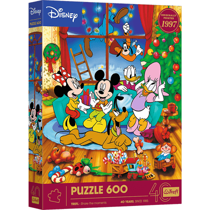 Trefl 40 Éves Jubileum - Mickey egér és barátai – Karácsony Trefl 600 darabos kirakó puzzle (TR - 37602 5900511376029) - puzzlegarden
