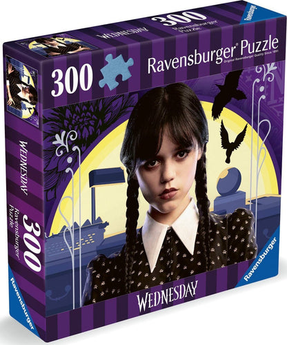 Wednesday - Ölelkezés-mentes Zóna Ravensburger 300 darabos kirakó puzzle (RA-17575 4005556175758) - puzzlegarden